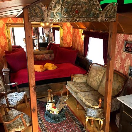 Historischer Zirkuswagen Mit Terrasse Und Blick Ins Gruene Witzenhausen Kültér fotó