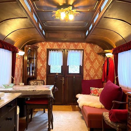 Historischer Zirkuswagen Mit Terrasse Und Blick Ins Gruene Witzenhausen Kültér fotó