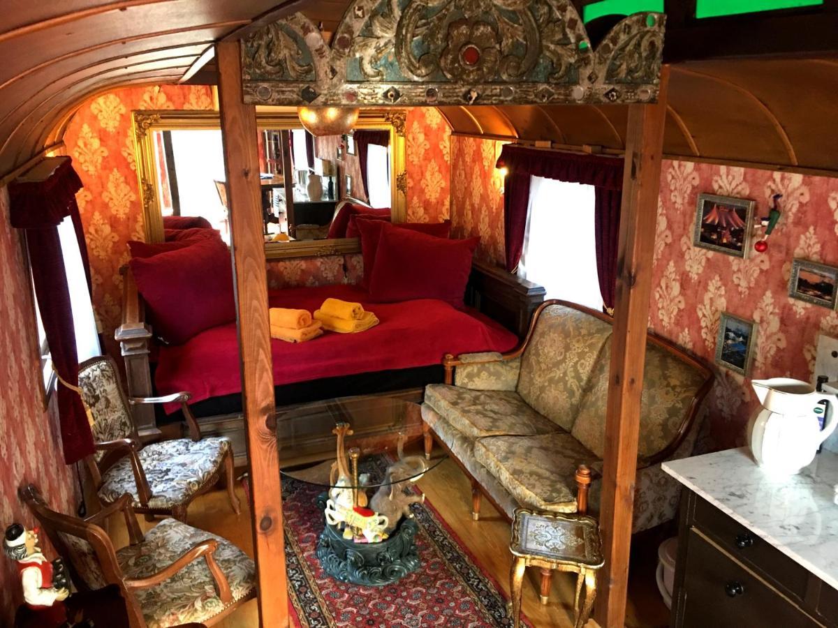 Historischer Zirkuswagen Mit Terrasse Und Blick Ins Gruene Witzenhausen Kültér fotó