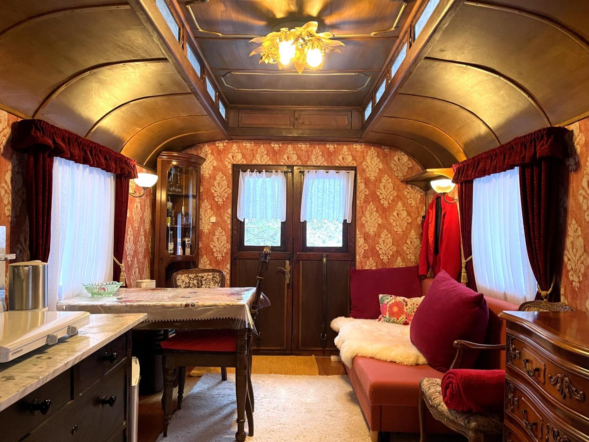 Historischer Zirkuswagen Mit Terrasse Und Blick Ins Gruene Witzenhausen Kültér fotó