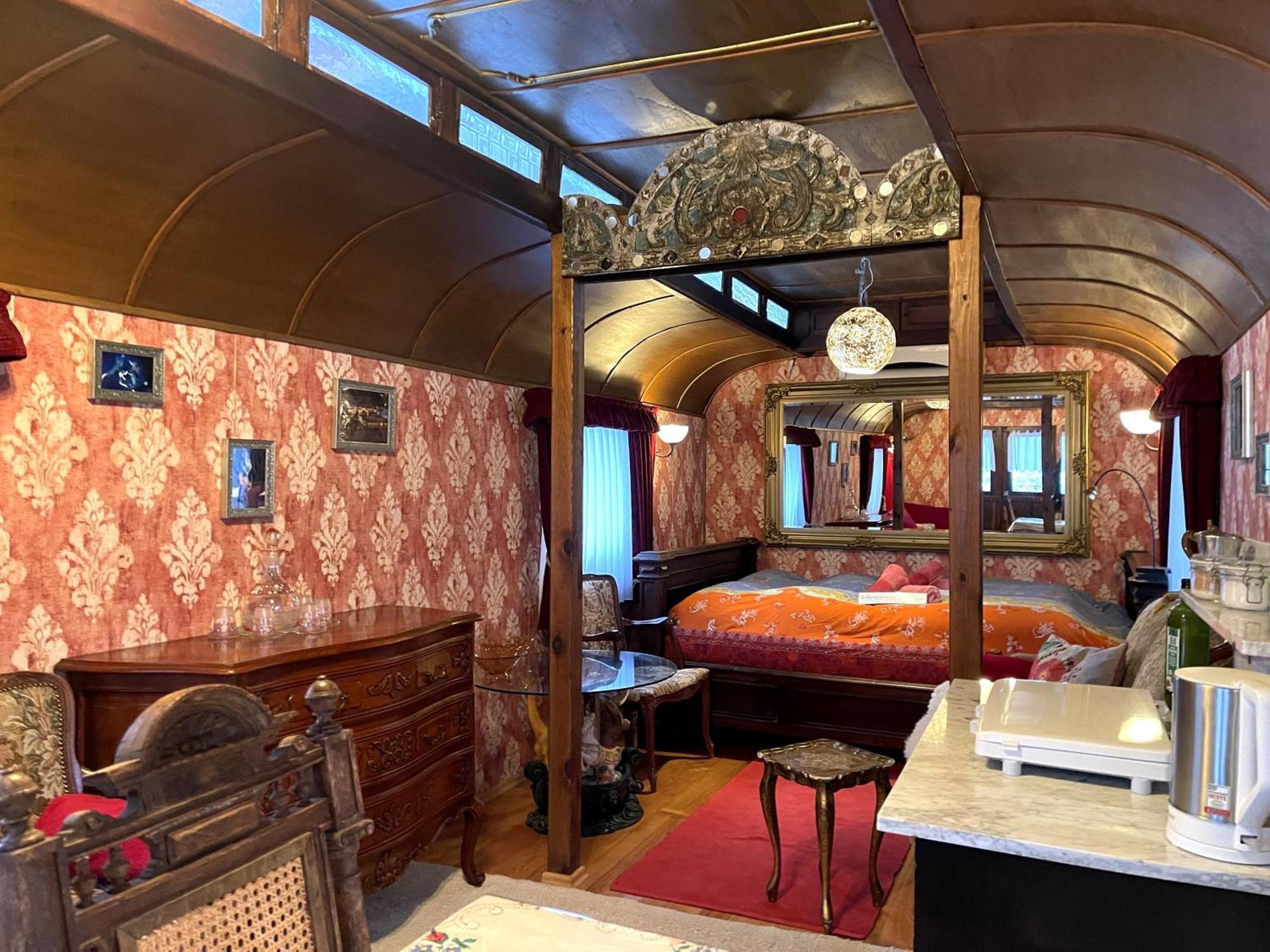 Historischer Zirkuswagen Mit Terrasse Und Blick Ins Gruene Witzenhausen Kültér fotó